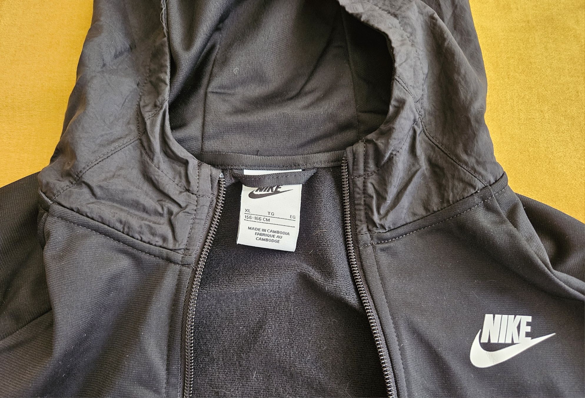 Спортен екип Nike (анцунг) за ръст 156-166 см.