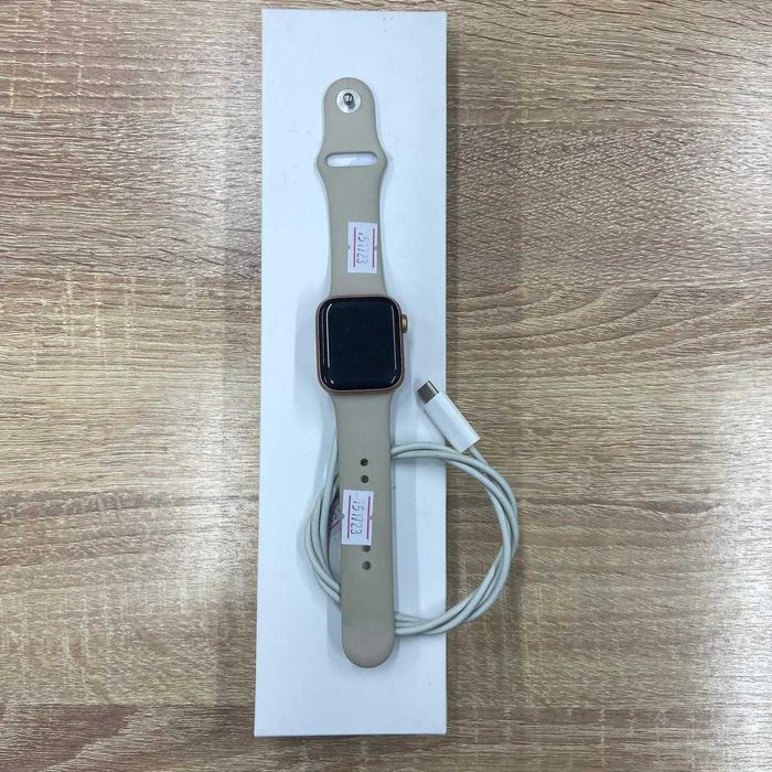 Смарт-часы Apple Watch SE Series 40mm / sk151723