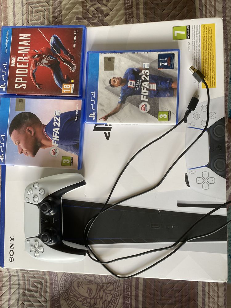 Playstation 5 + 3 игри вид диск