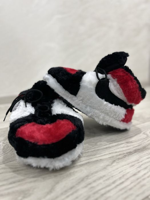 Очень стильные тапки и кроссовки