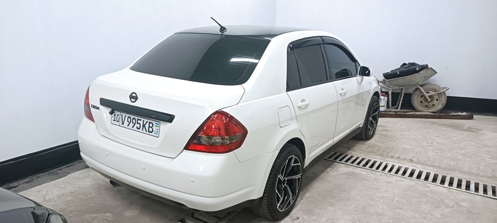 Nissan tiida  Idial