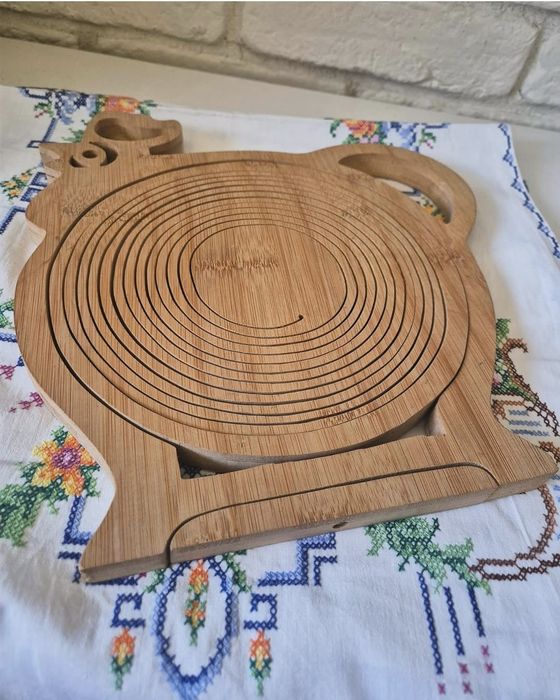 Интересна сгъвеаема дървена купа във формата на петел