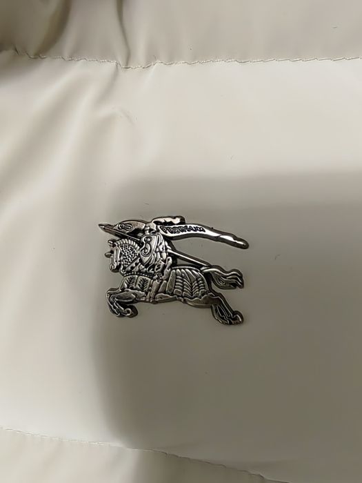 Geaca impermeabila Burberry, calitate garantata,am mai multe mărimi