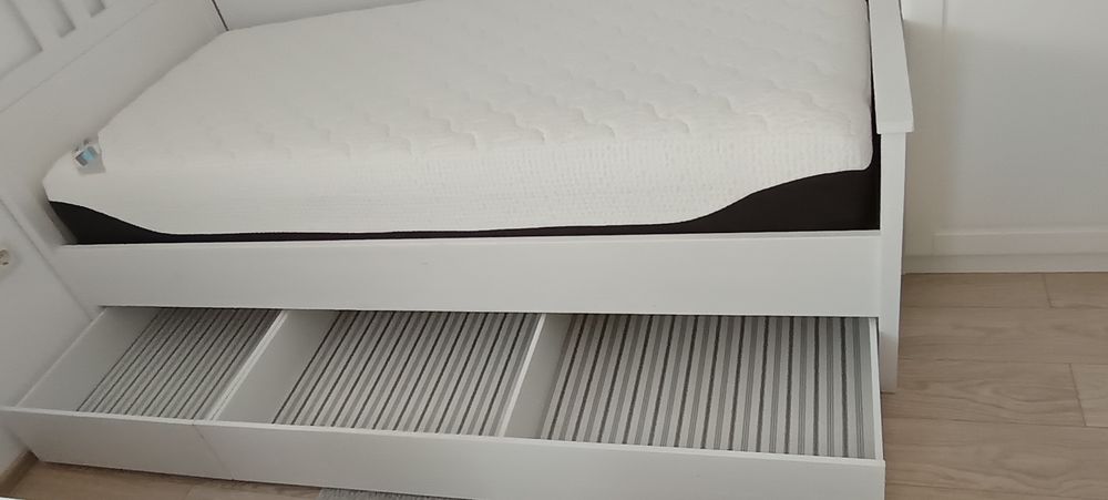 Vand pat lemn Hemnes Ikea cu somiera, lada depozitare si saltea
