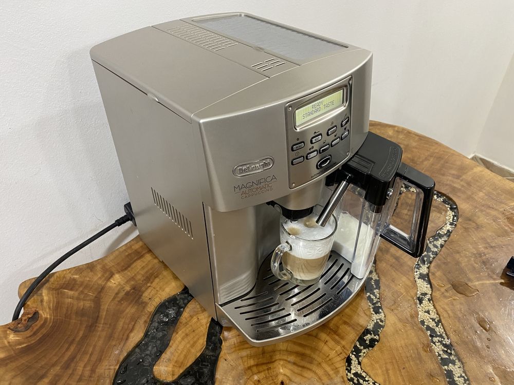 Expresor / espressor delonghi magnifica