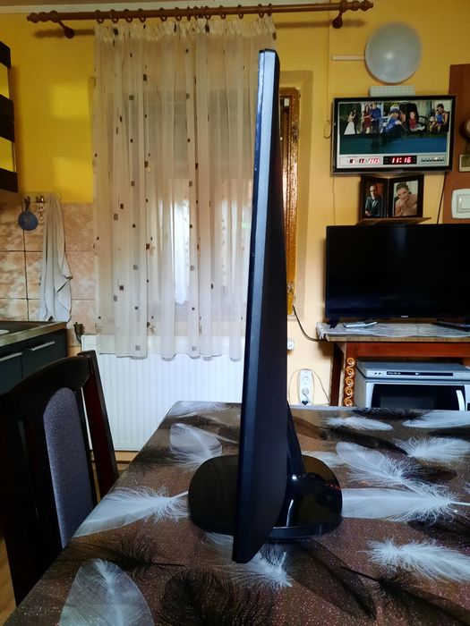 Vând televizor led LG FULL HD diagonala 70 cm cu telecomanda