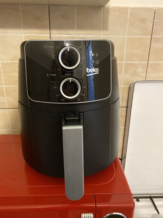Friteuza cu aer cald Beko FRL2242B 1500W, capacitate 3,9l