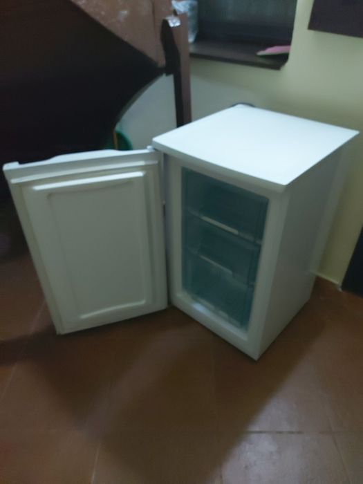 Vând congelator în stare buna de funcționare