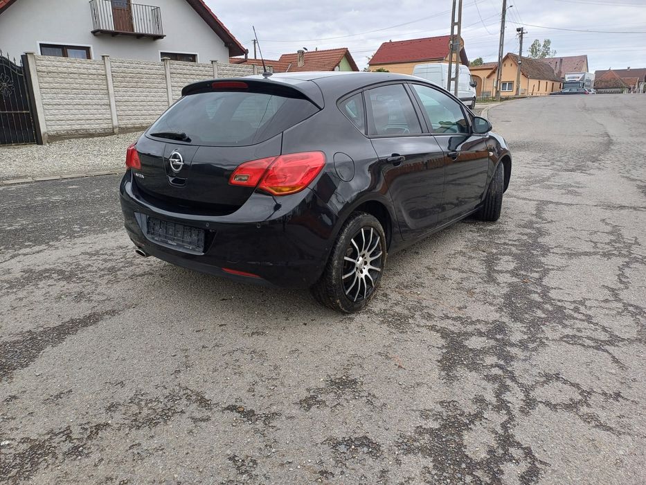 Vând Opel.astra J,Motor 1.400 cm benzina An 2011 Euro5