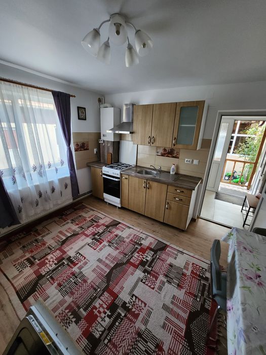 Închiriez casa in zona linistita