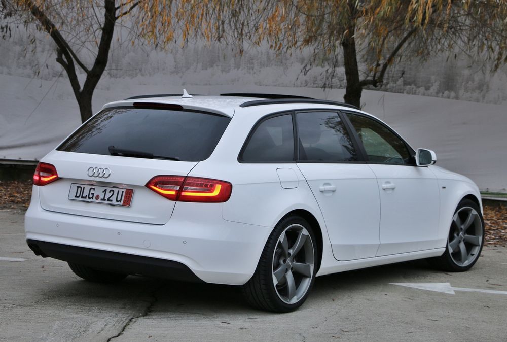 Audi A4/panoramic/distronic/lane asist/side asist/rotor/zoll