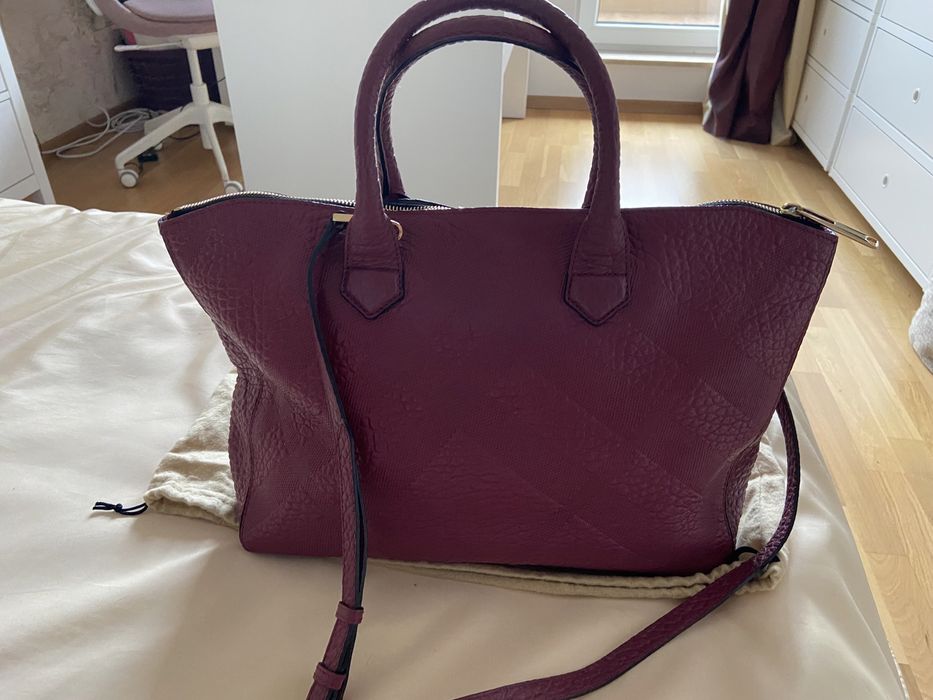 Poseta Burberry culoare fucsia inchis