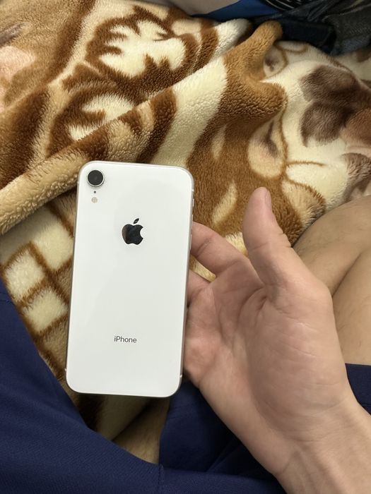 iphone XR (64GB)