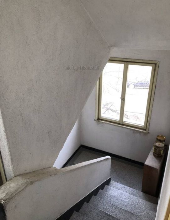 Голяма къща в град Хисаря + 900 кв.м двор от собственик