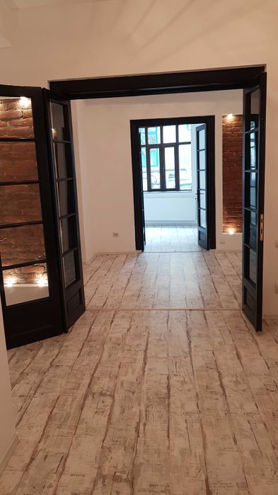 Vand apartament 4 camere, Universitate, Central