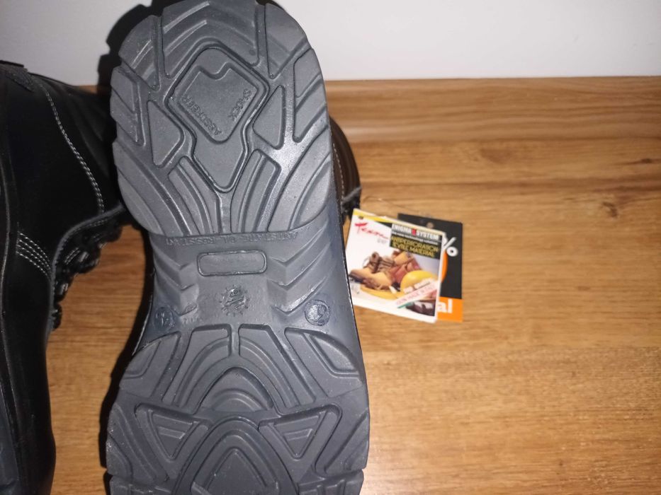 Bocanci noi marimea 36