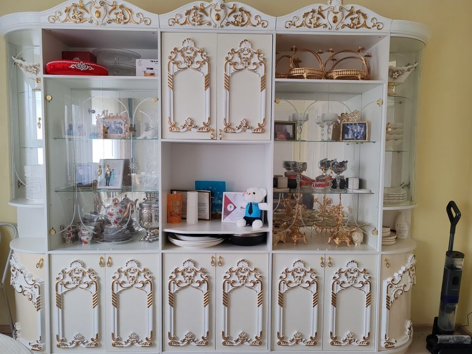 Стенка для посуда