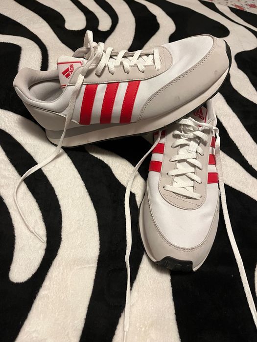 Vând adidași noi ,Adidas mărimea 42