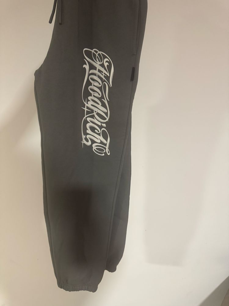 Vand pantaloni hoodrich noi