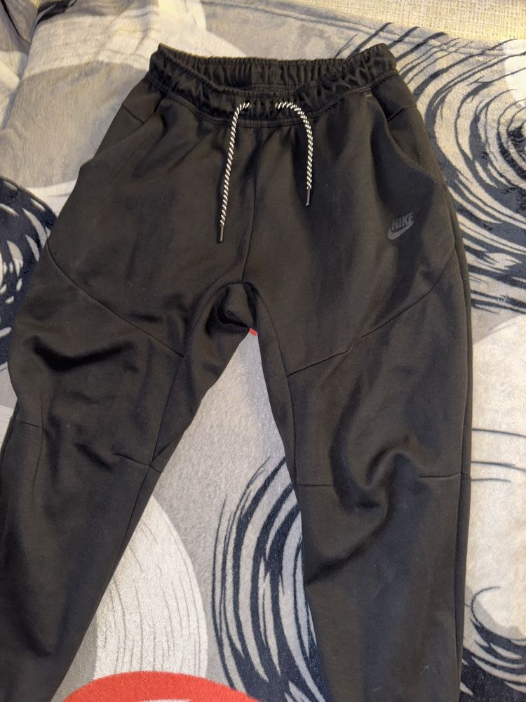 Nike tech pantaloni