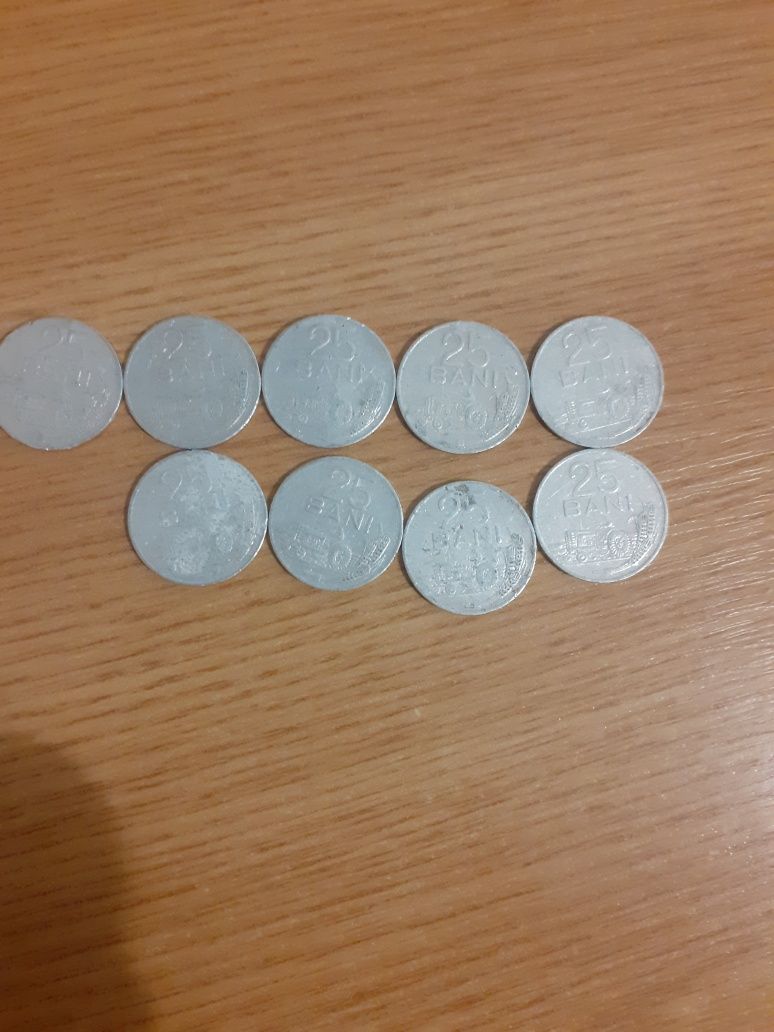 Vand 9 monede 25 bani din anul 1982 in stare foarte buna