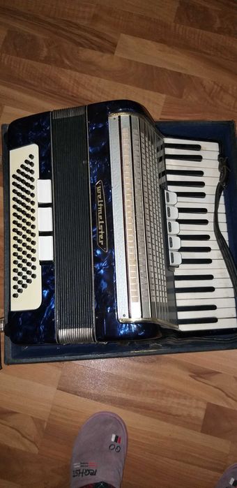продаётся аккордеон б/у