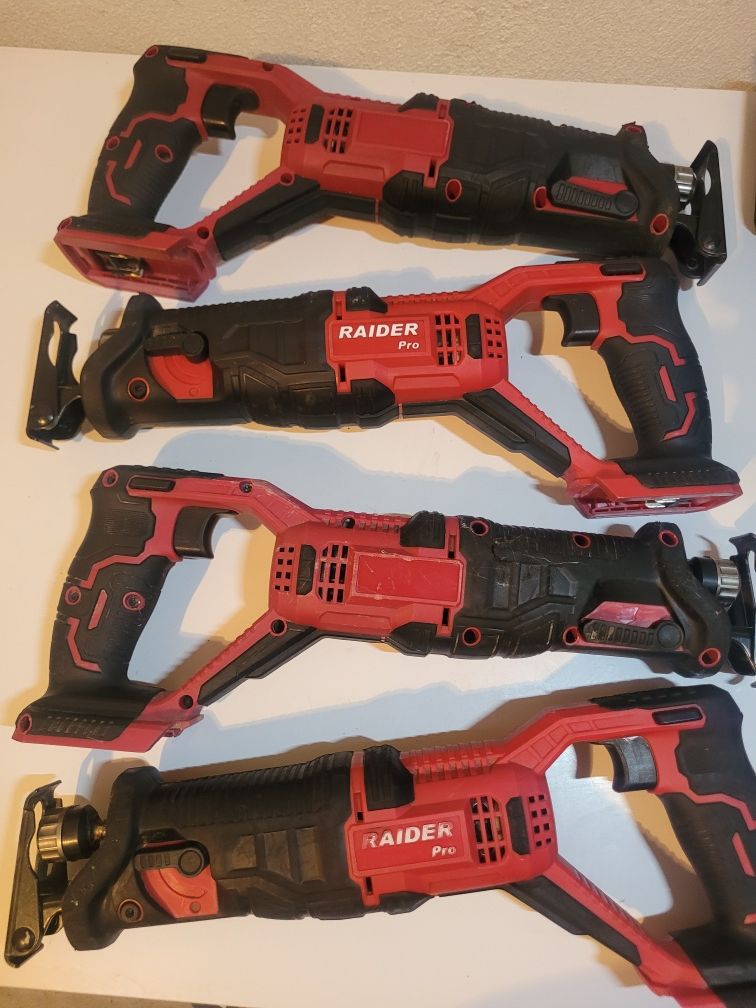 Акумулаторен саблен трион Raider RDP-SRS20