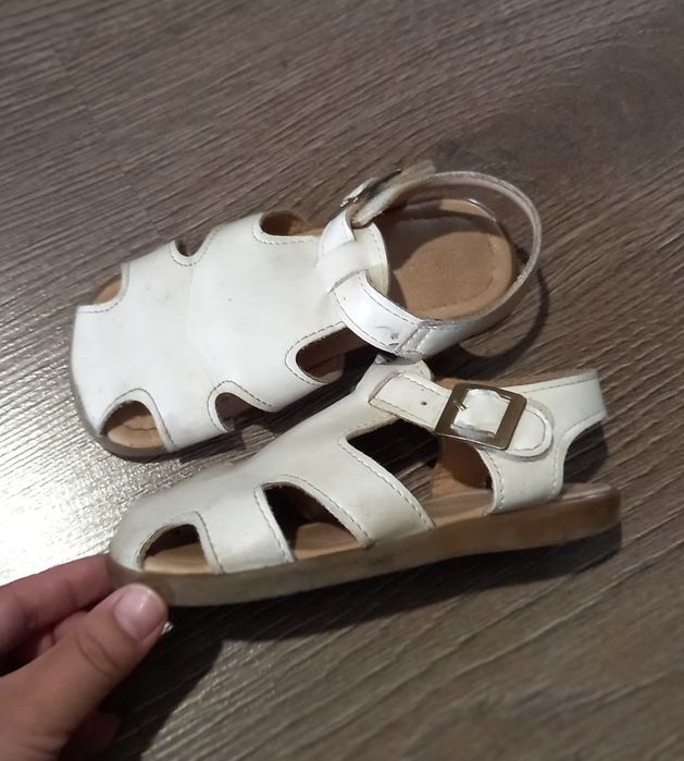 Продам сандалики для девочки 28р