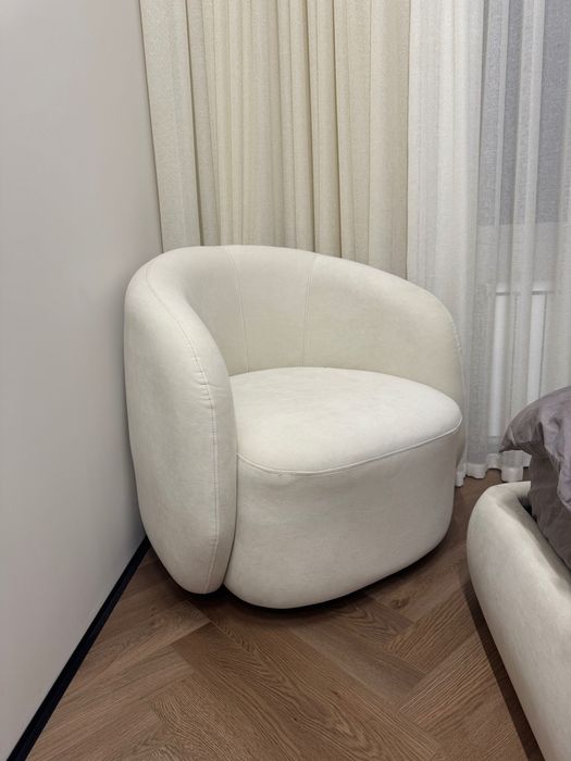 Продам Кресло бежевого цвета