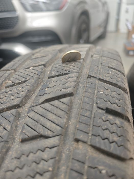 Продавам 2бр. зимни гуми за бус Hankook Winter Icept LV 215/75/16C