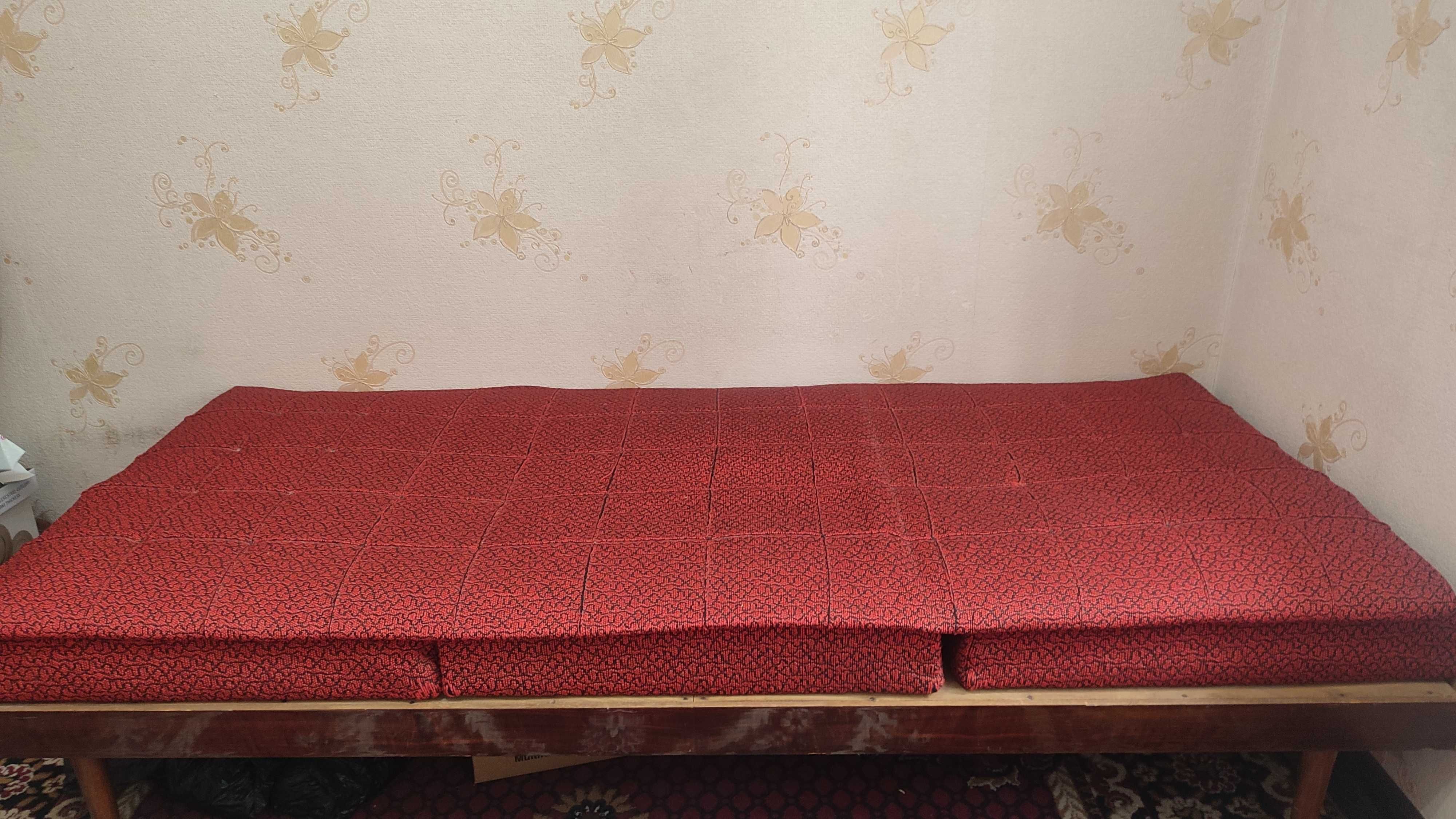 Б/У кровать с хорошим качеством.