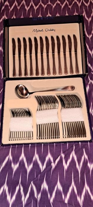 Посребрен марков к-кт прибори за 12 човека