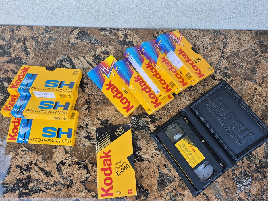 Vând 10 casete video VHS originale Kodak ,colecție de filme diferite