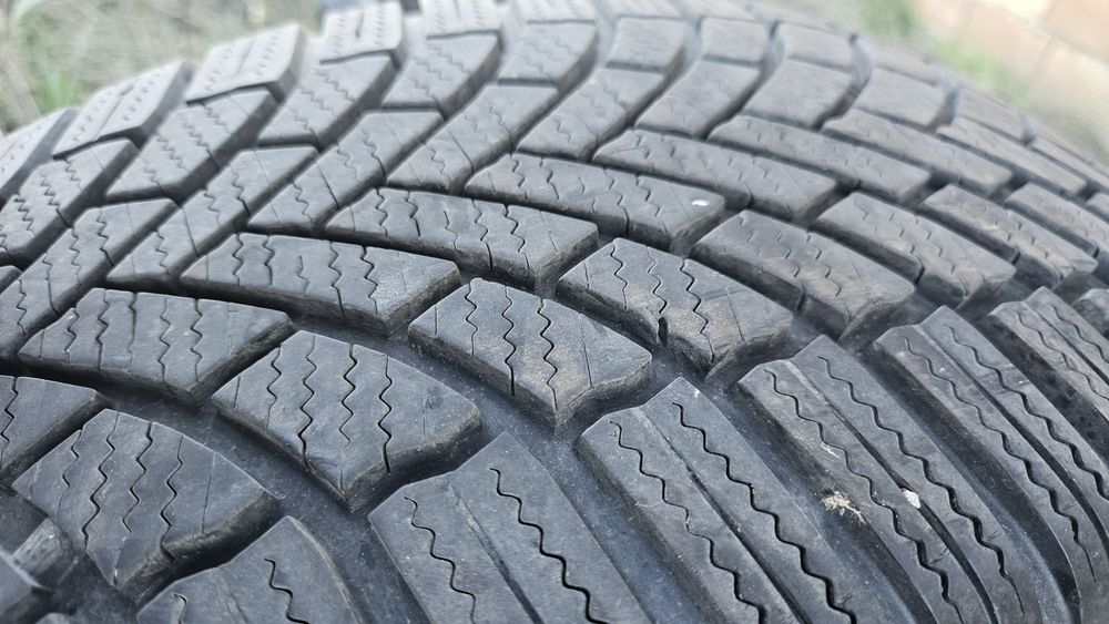 2бр гуми 235 60 18 дот 23 бриджстоун