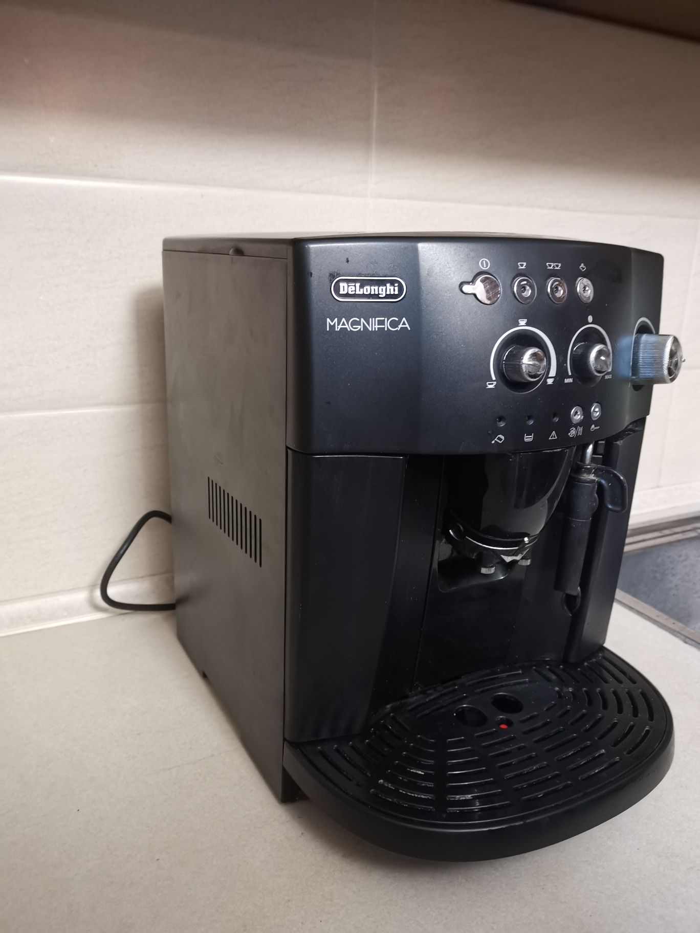 Кафе машина Delonghi magnifica, Saeco Royal, Lavazzal