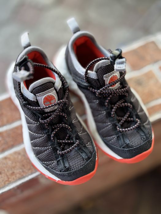 Продам кроссовки фирмы Timberland