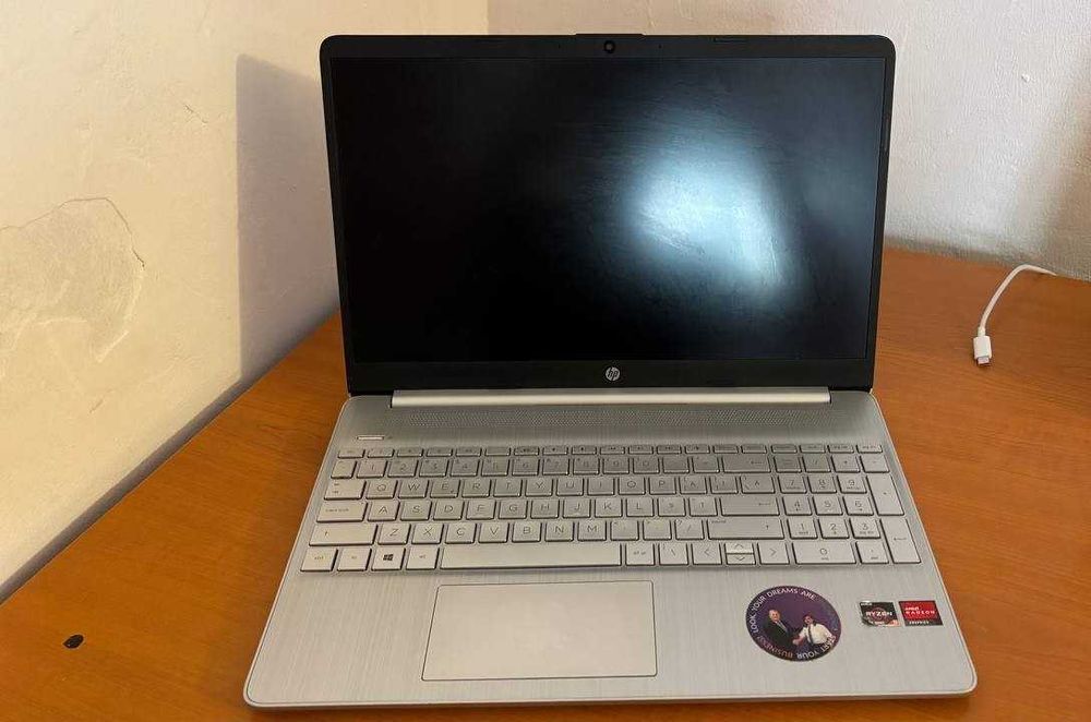 Leptop HP 15s-eq AMD Ryzen 5 4500 U | 16 GM RAM | 512 GB SSD | 15.6"