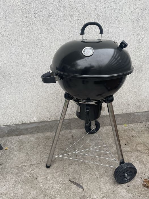 Gratar cu termometru, recipient cenusa si clapete tiraj Klugermeister