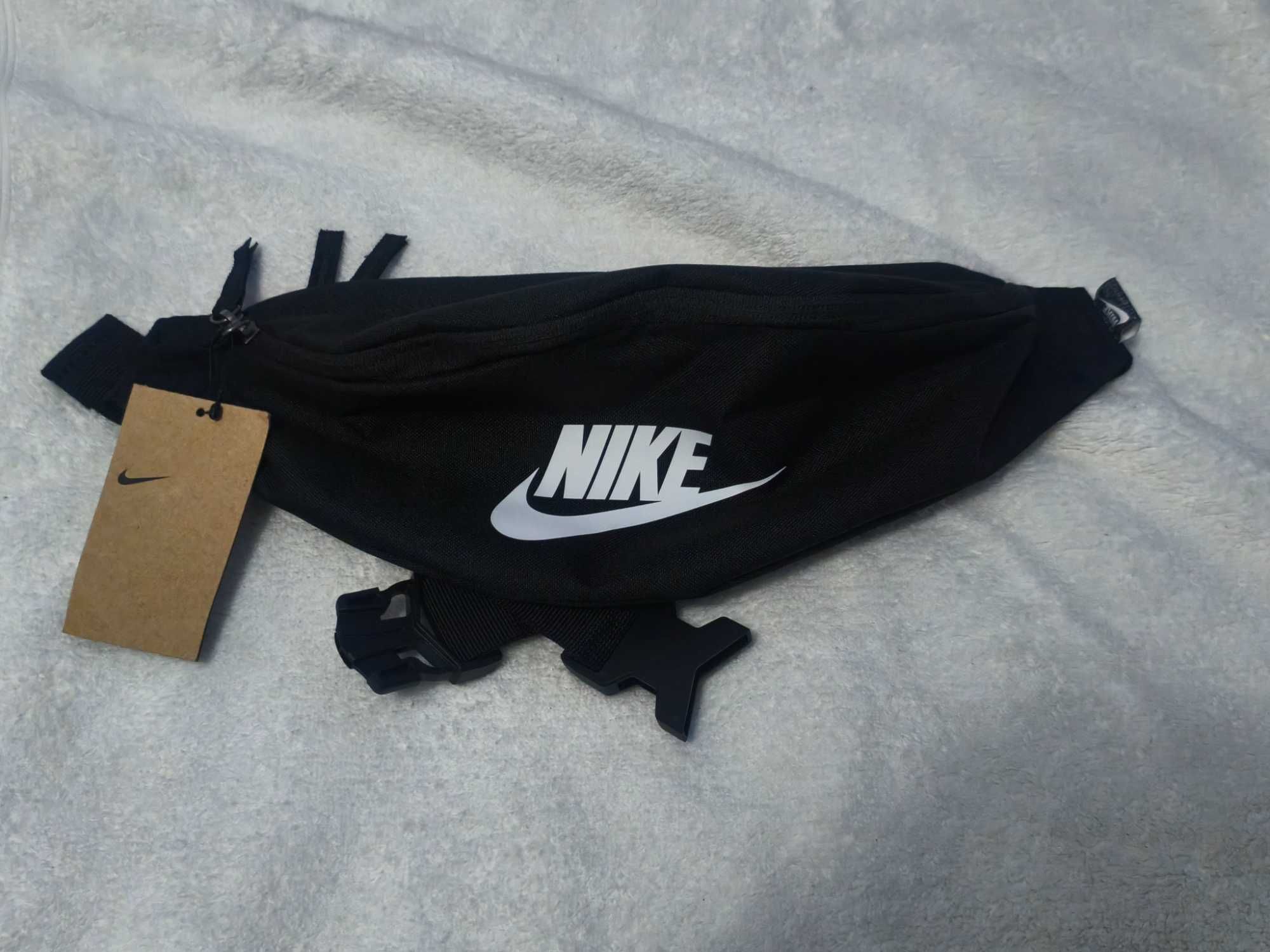 Nike унисекс чантичка за кръст