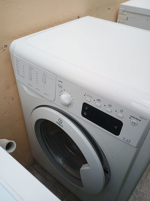 Indesit cu uscător mașină de spălat