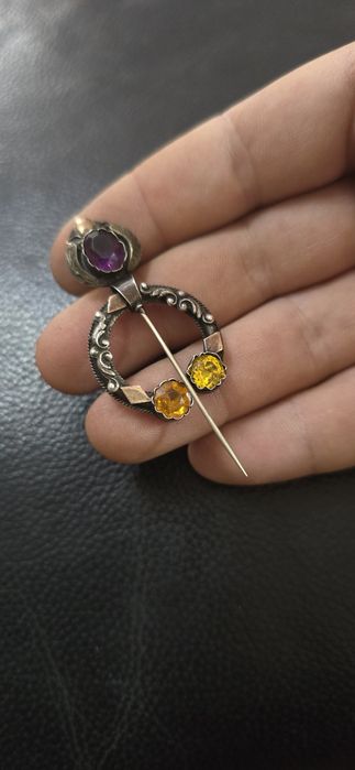 Fibula argint cu pietre naturale prețioase