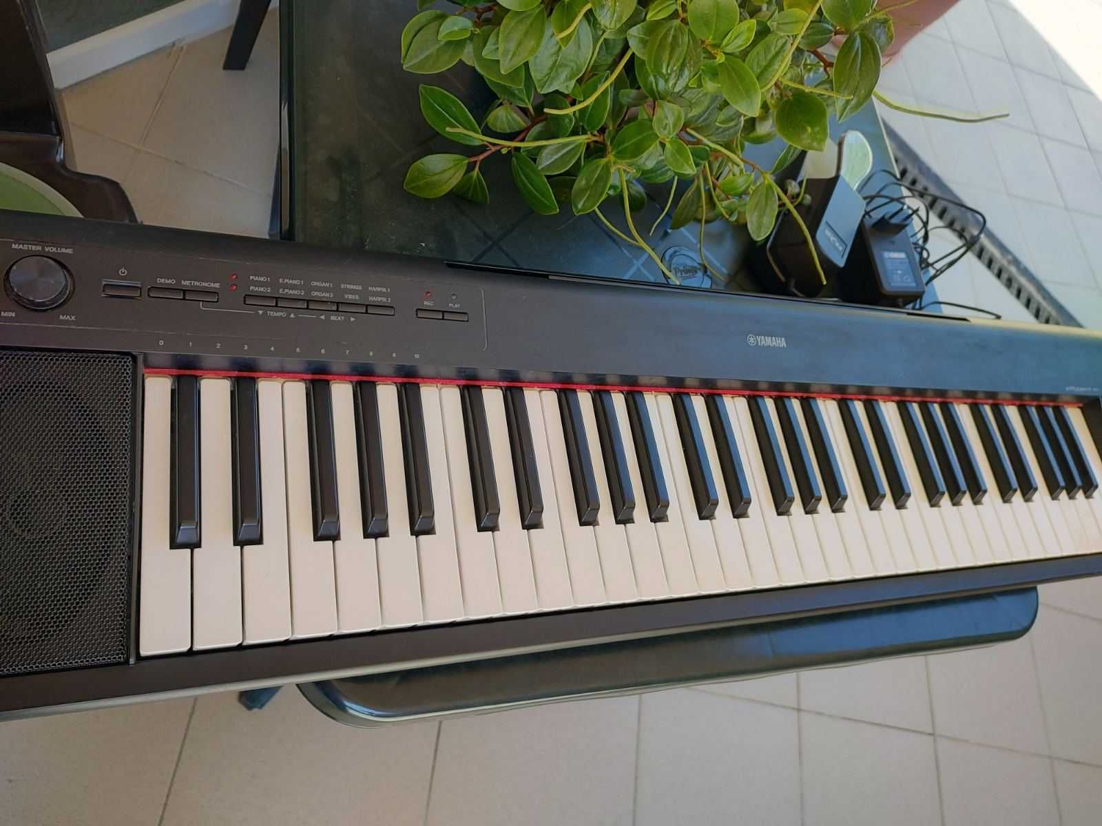 Yamaha NP-12 61-клавишная Piaggero