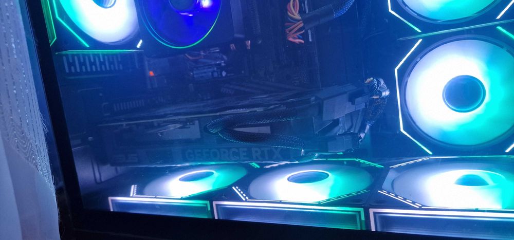 Геймърски компютър Rtx 4070 super 5700x3d