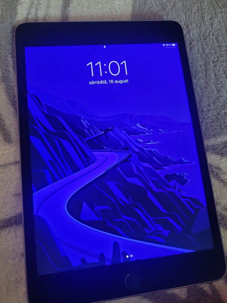 iPad mini 4/ 128Gb vând sau schimb cu un iPhone 11