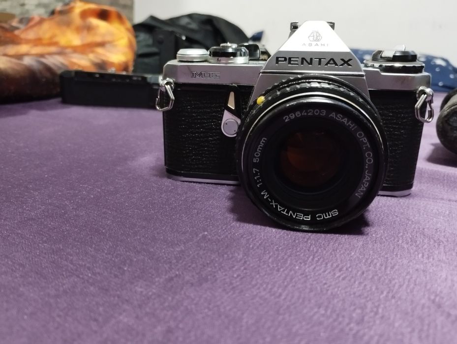 Pentax ME plus obiectiv 50mm 1.7 cititi descrierea!
