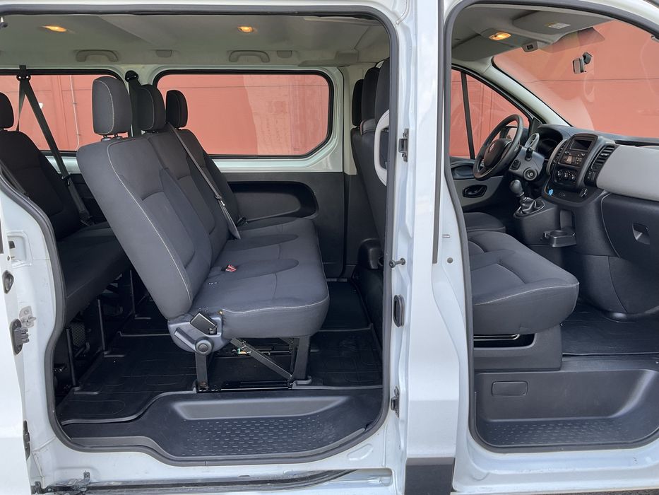 Renault Trafic 8+1 lung TVA inclus si deductibil