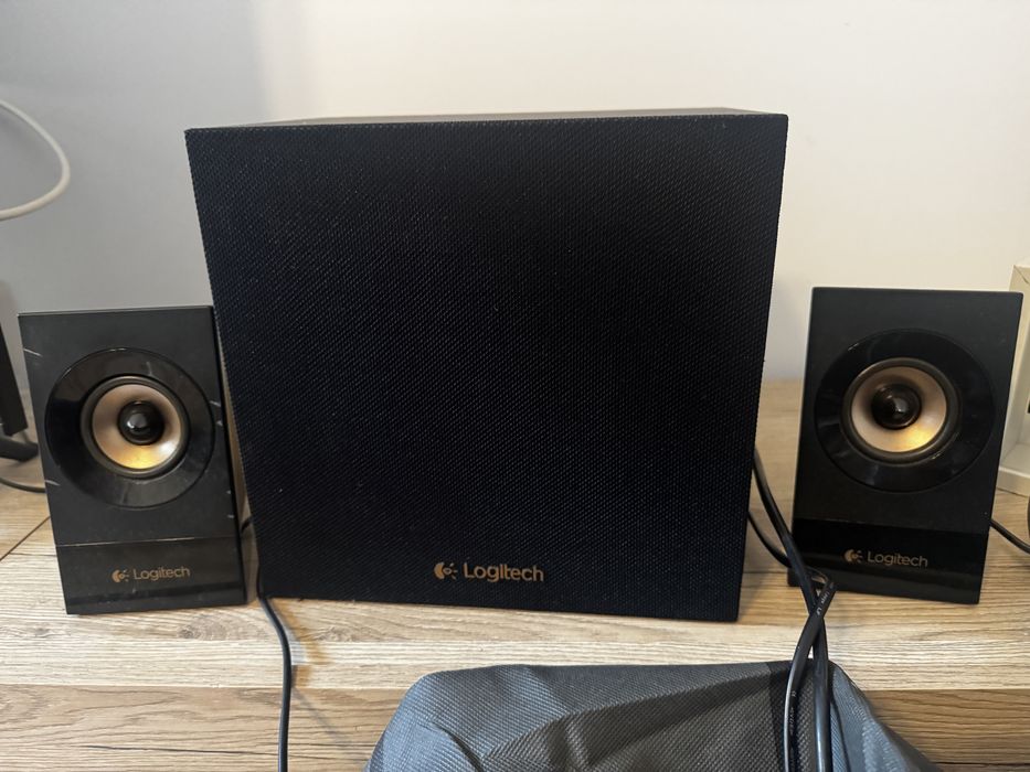 Vand urgent : Sistem audio Logitech 2.1 – sunet puternic și clar