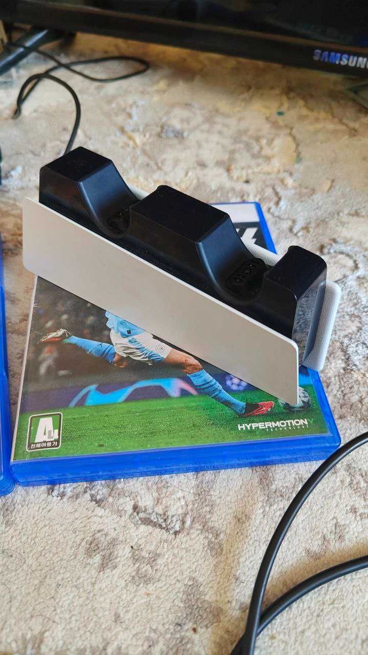 PlayStation 5 CD tinniq holatda 2ta disk doc stantsiya qushib beriladi