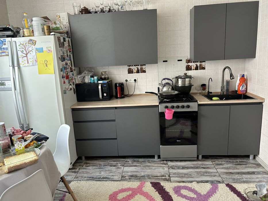 Продам кухонный гарнитур с газовой плитой!и мойкой!