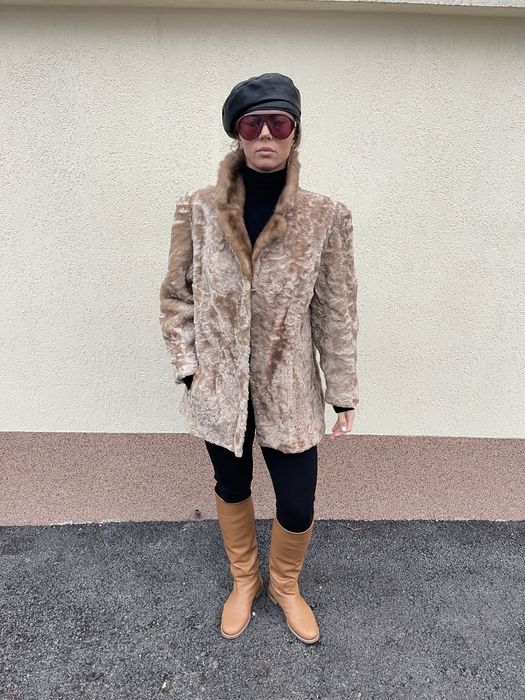 Haina de miel cu guler de vizon maro